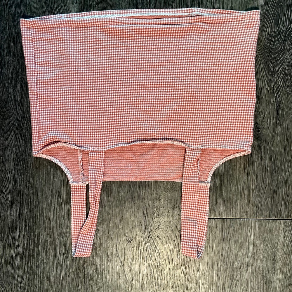 **LIGHTLY WORN** Red an White Gingham American Eagle Crop L